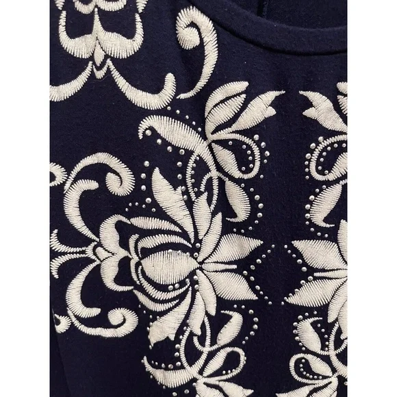 B.L.E.U. Cap Sleeve Hi Low Embroidered Embellished Navy White Top Size Small - Picture 2 of 4